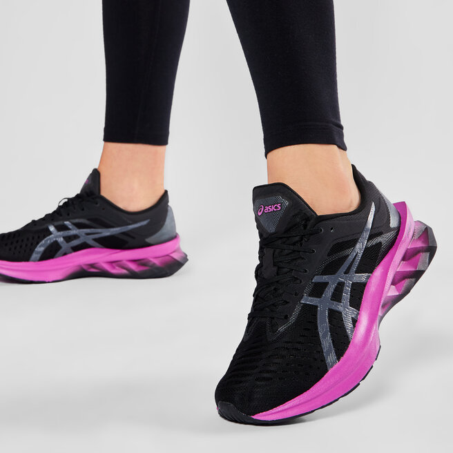 Batai Asics Novablast 1012A584 Black/Digital Grape 004 • Www.eavalyne.lt