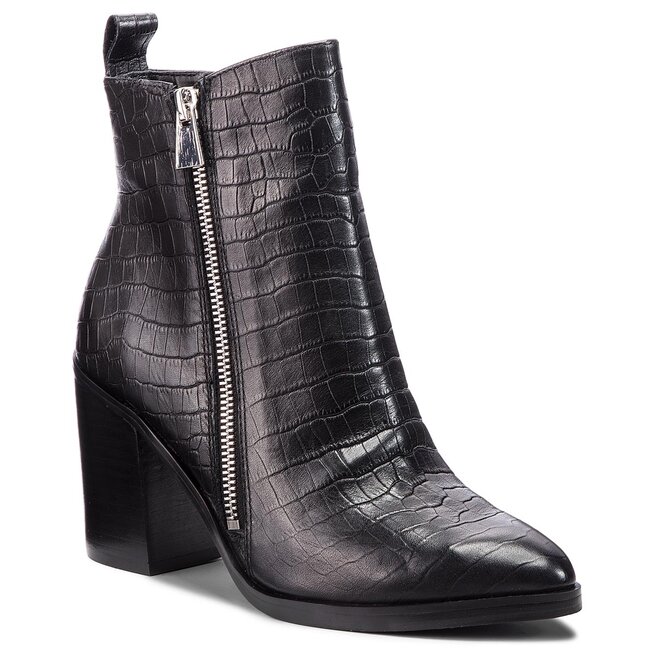 Steve madden online tasha boots