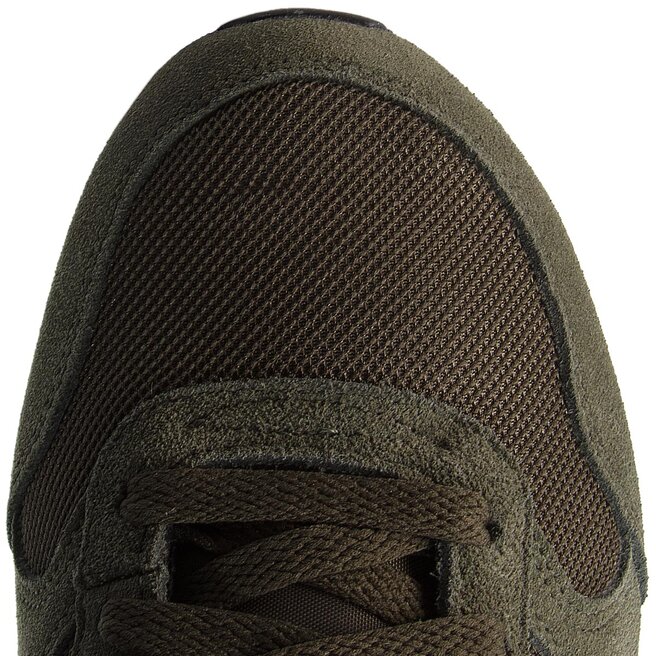 Nike md runner khaki best sale