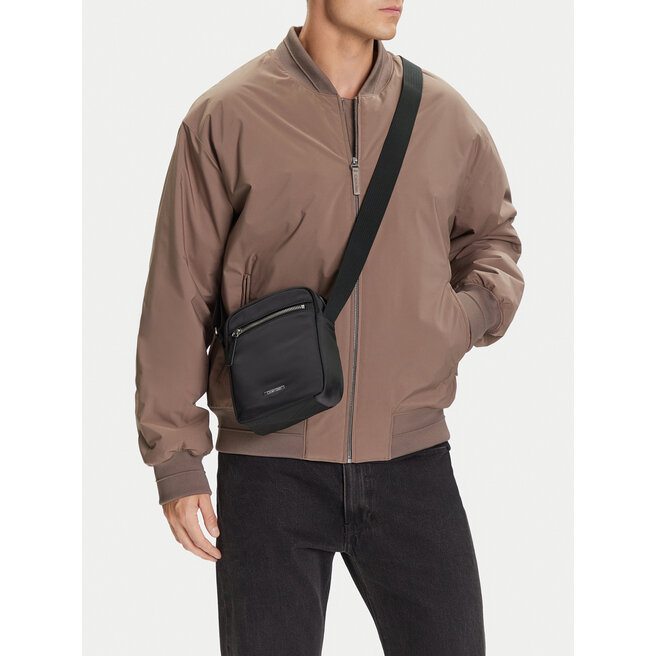 Saszetka Calvin Klein Sleek Nylon Reporter LV04D3176G Czarny -