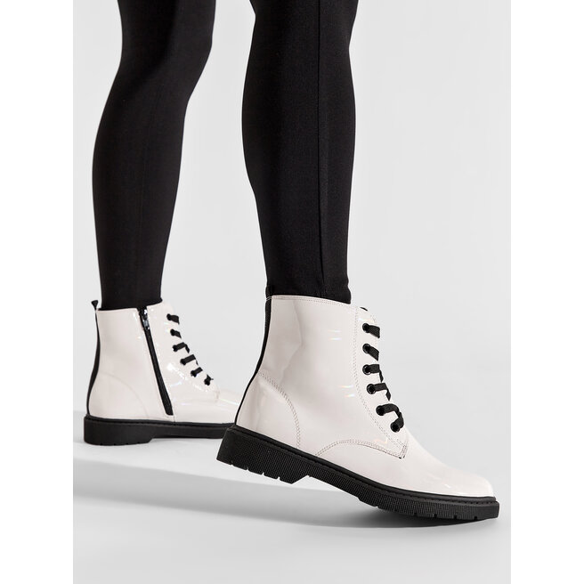s.Oliver Turistická obuv s.Oliver 5-45211-39 Offwht Patent 145