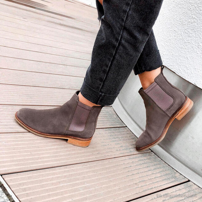 Sztyblety Clarks Clarkdale Arlo 261451184 Taupe Suede eobuwie .pl