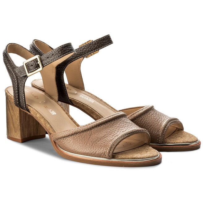 Sanda y Clarks Ellis Clara 261310714 Nude Leather eobuwie .pl