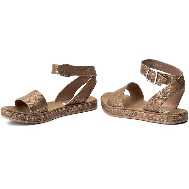 Romantic shop moon clarks