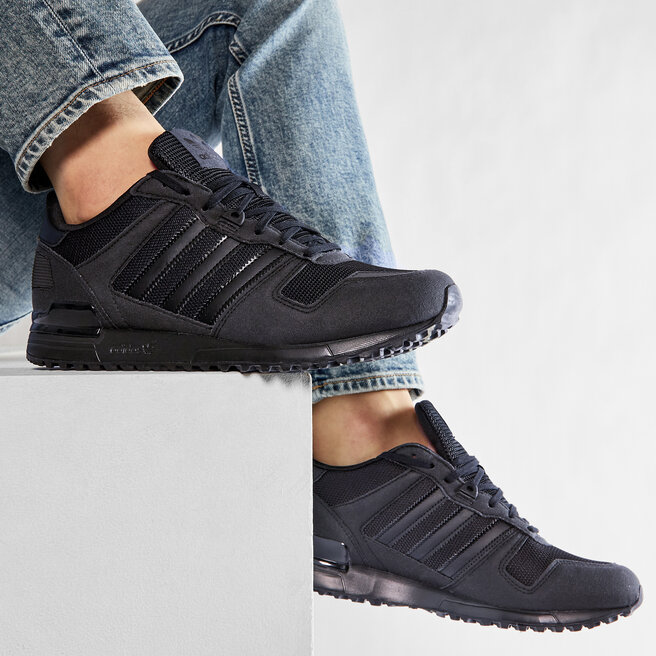 Взуття adidas Zx 700 FZ2818 Cblack/Cblack/Cblack • Eobuv.com.ua