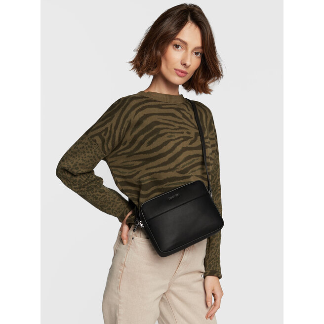 Calvin Klein Handtasche Calvin Klein Ck Must Camera Bag W/Slip Pkt K60K609680 BAX