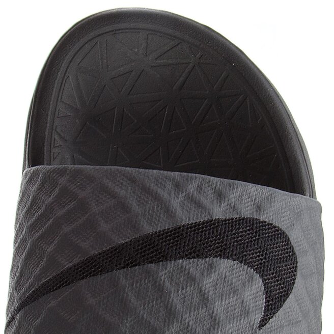 Pantoletten Nike Benassi Solarsoft 705474 090 Dark Grey/Black | eschuhe.de