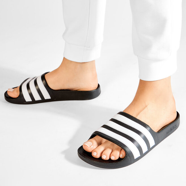 adilette onça
