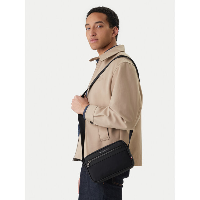 Saszetka Tommy Hilfiger Th Repreve Ew Reporter AM0AM14152 Czarny -