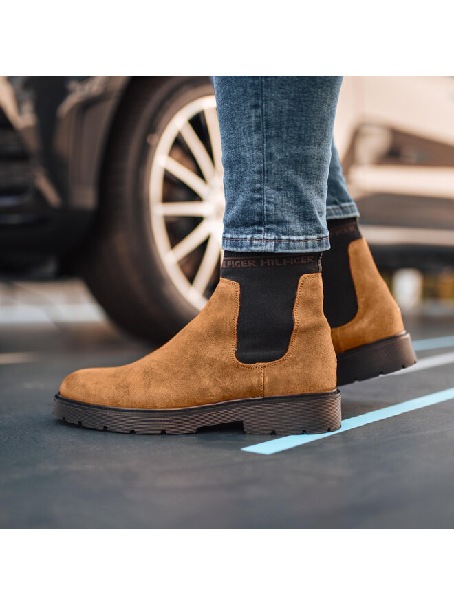 Tommy Hilfiger Členková obuv s elastickým prvkom Tommy Hilfiger Suede Cleated Chelsea Boot FM0FM02532 Hnedá