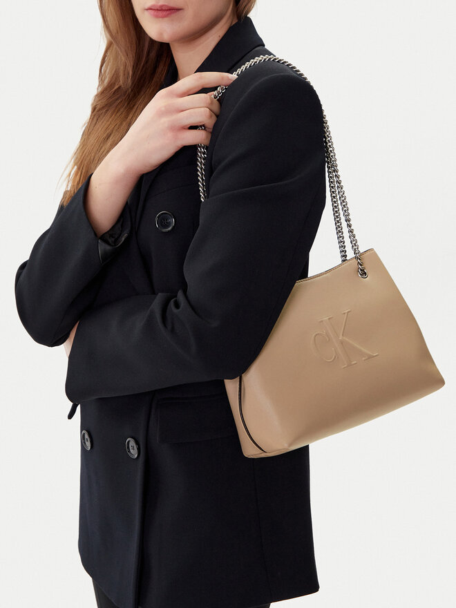 Calvin Klein Jeans Ročna torba Calvin Klein Jeans Sculpted Chain Shoulder Bag LV04K3163G Bež