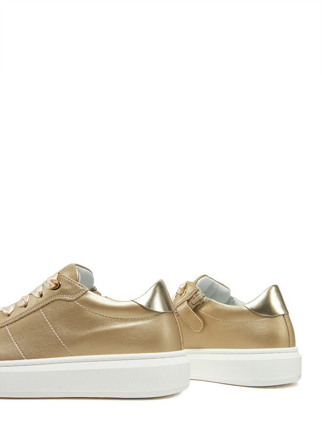 Calvin Klein Jeans Tenisice Calvin Klein Jeans Low Cut Lace-Up Sneaker V4A9-83046-1322 S Zlatna