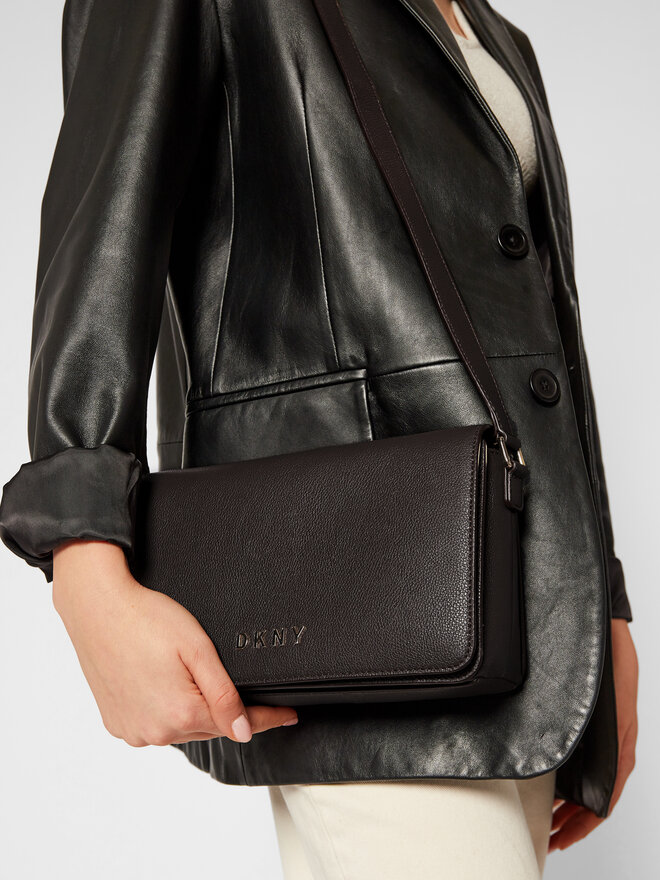 DKNY Handtasche DKNY Clara Flp Shldr Pebb R933AD83 Braun