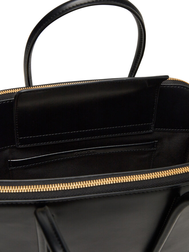 Calvin Klein Ročna torba Calvin Klein Carryall Mini Leather Tote Bag LV04F3034G Črna