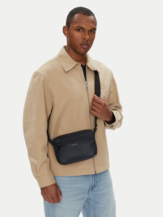 Calvin Klein Umhängetasche Calvin Klein Ck Must Camera Bag LV04D3084G Schwarz