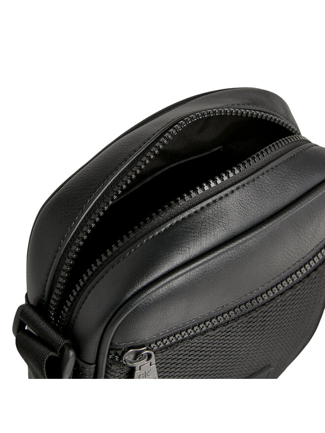 Calvin Klein Jeans Umhängetasche Calvin Klein Jeans Tagged Square Camera Bag18 K50K511779 Schwarz