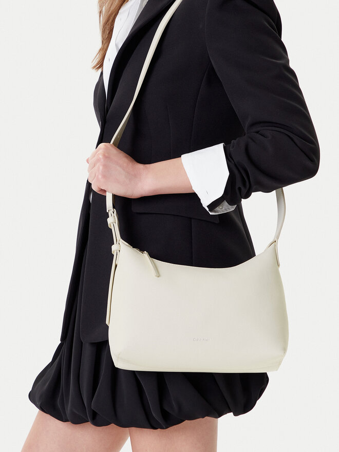 Calvin Klein Ročna torba Calvin Klein Hardware Strap Medium Crossbody K60K613028 Bela