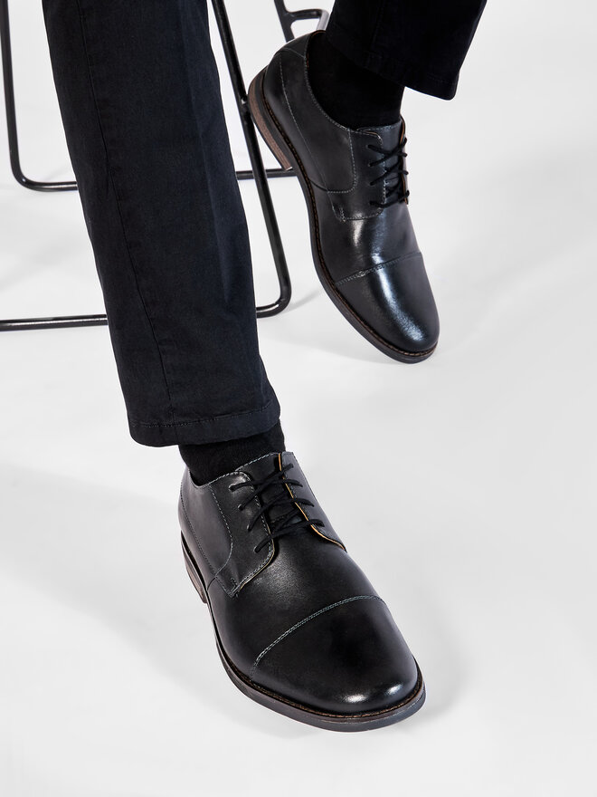 Po buty Clarks Becken Cap 261231397 Czarny eobuwie .pl