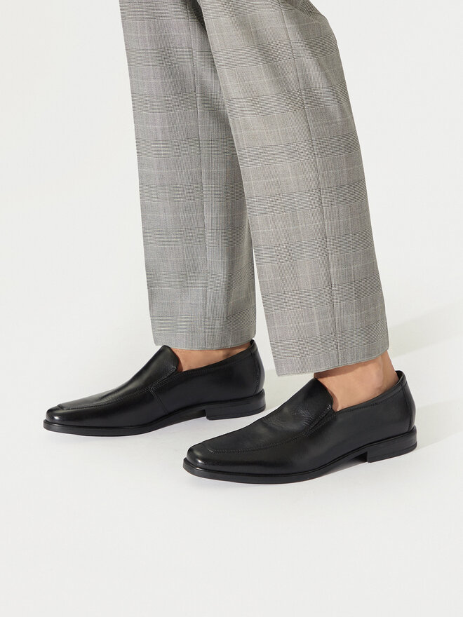 Clarks Сліпери Clarks Howard Edge 261622467 Чорний