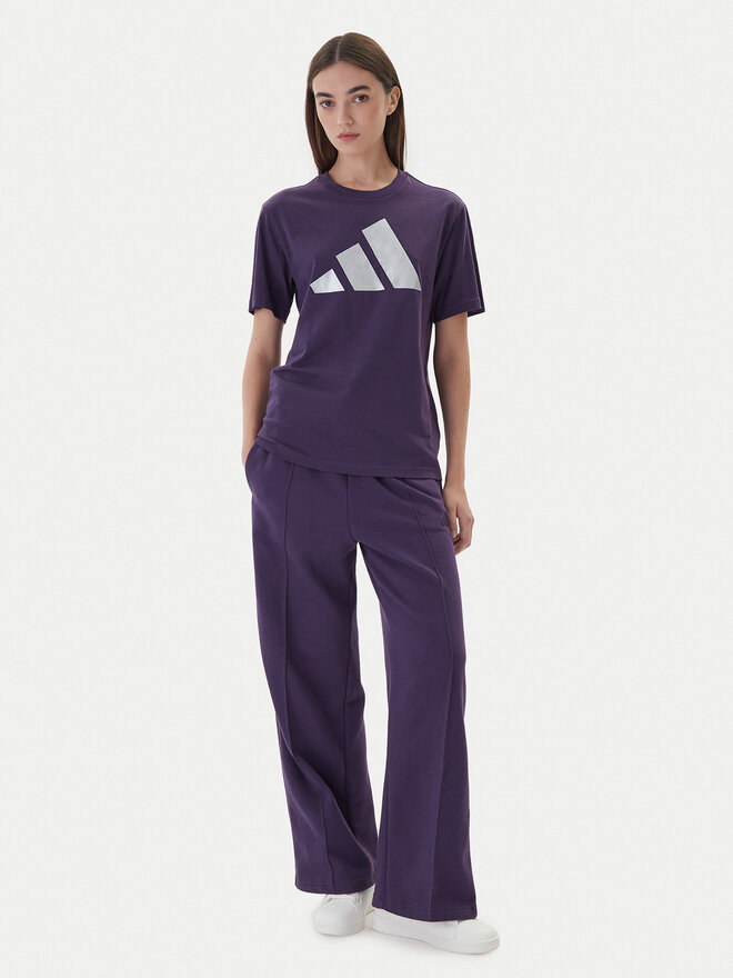 adidas adidas Футболка Holiday Metallic Graphic JV8527 Фіолетовий Regular Fit