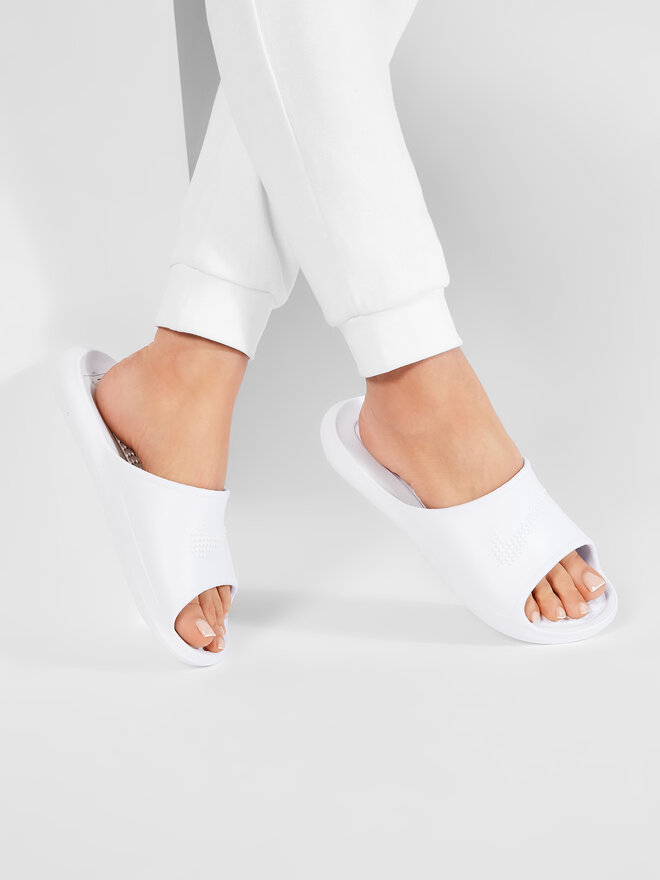 Nike Klapki Nike Victori One Shwer Slide CZ7836 100 Biały
