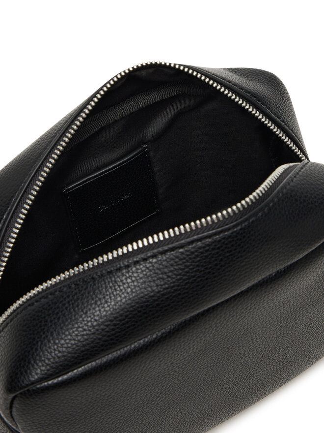 Calvin Klein Τσαντάκι καλλυντικών Calvin Klein Cargo Dopp Kit LV04D1090G Μαύρο