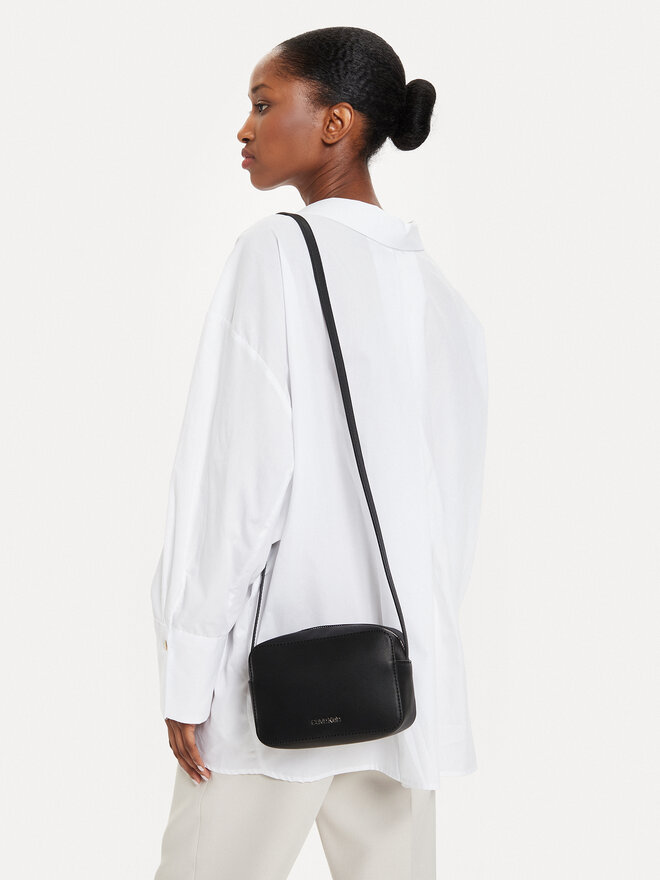 Calvin Klein Handtasche Calvin Klein Ck Must Camera Bag K60K610293 Schwarz