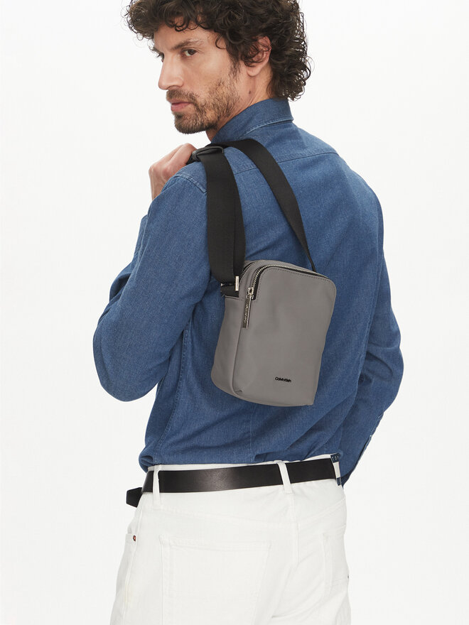 Calvin Klein Мъжка чантичка Calvin Klein Business Tech Reporter Xs K50K512888 Сив