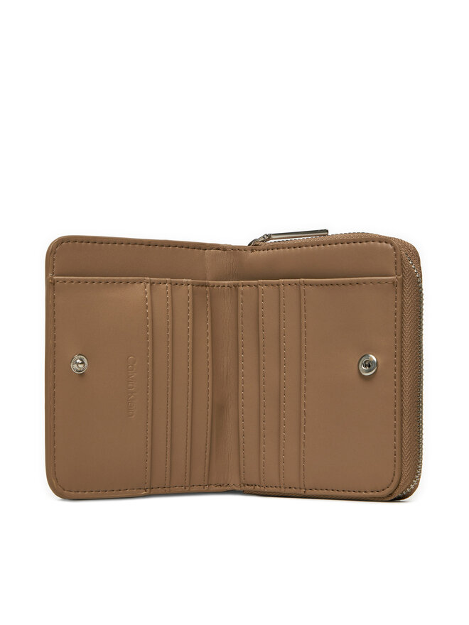 Calvin Klein Pequeña cartera de mujer Calvin Klein Ck Must Md Zip Around_Caviar K60K612831 Beis