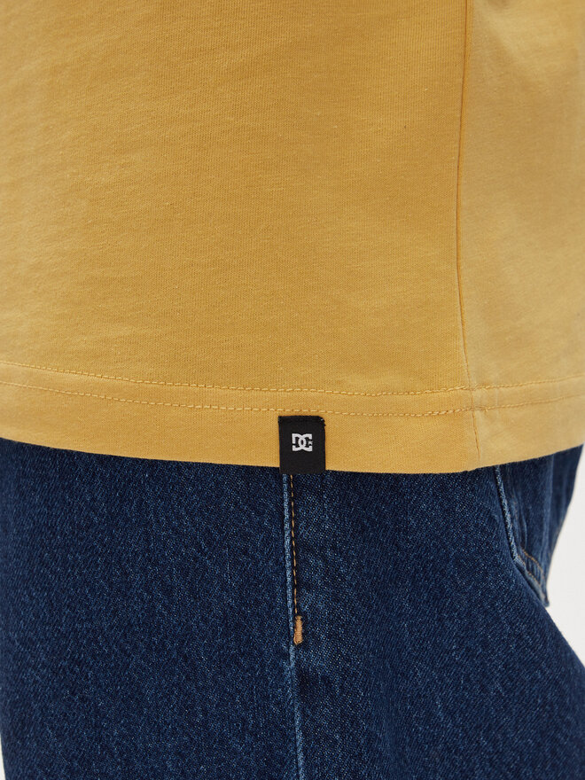 DC DC Camiseta ADYZT05377 Amarillo Heritage Fit