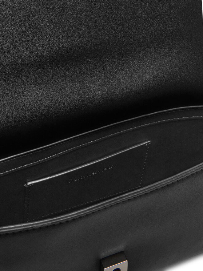 Calvin Klein Jeans Τσάντα Calvin Klein Jeans Sculpted Flap Shoulder Pouch LV04K3148G Μαύρο