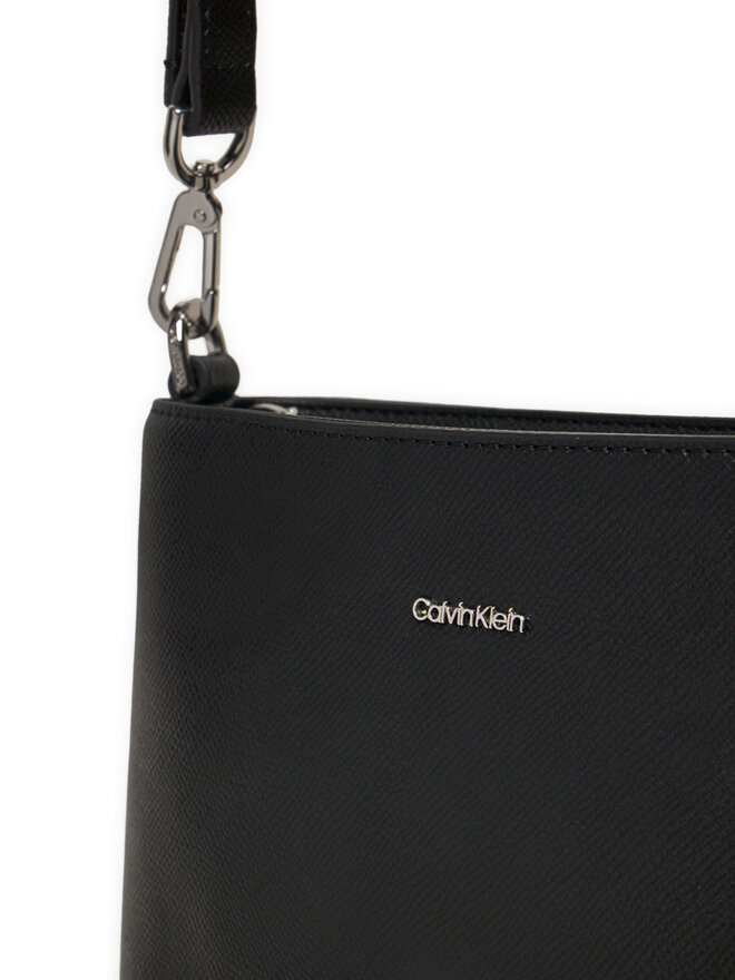 Calvin Klein Handtasche Calvin Klein Ck Must Small Bucket_Caviar K60K613129 Schwarz