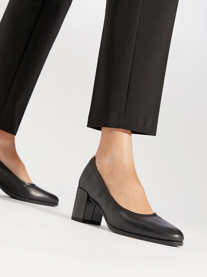 Clarks Pantofi pumps Clarks Freva 55 Court 261709644 Negru