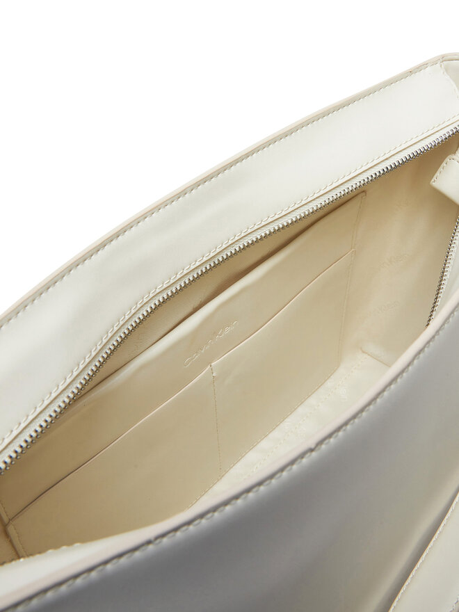Calvin Klein Handtasche Calvin Klein Embossed Logo Medium Shopper K60K613172 Creme