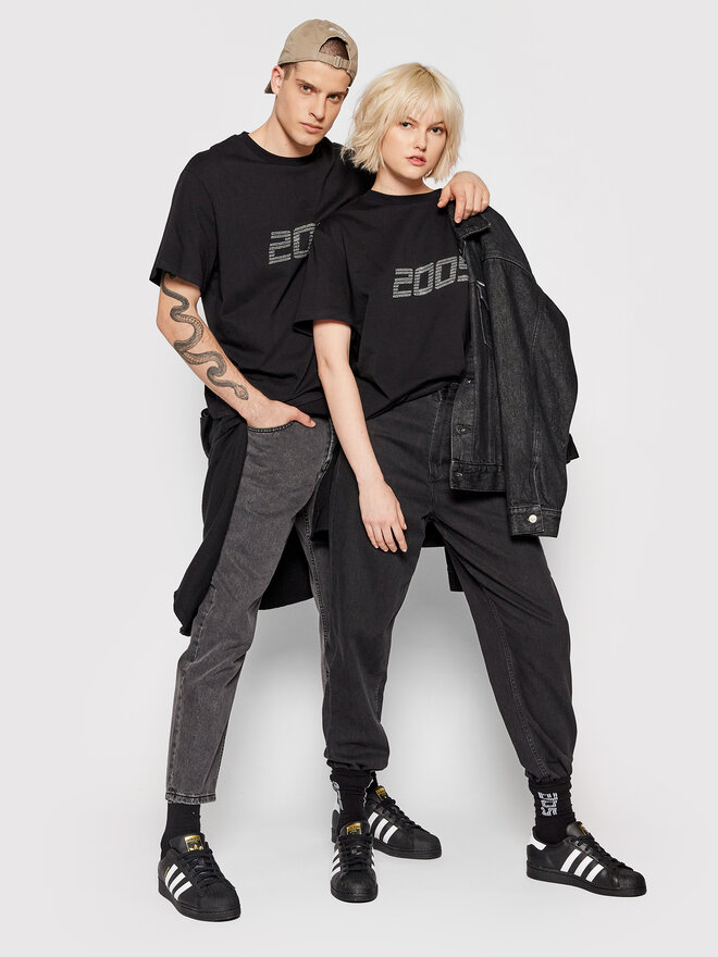 2005 2005 T-Shirt Unisex Signature Tee Μαύρο Relaxed Fit