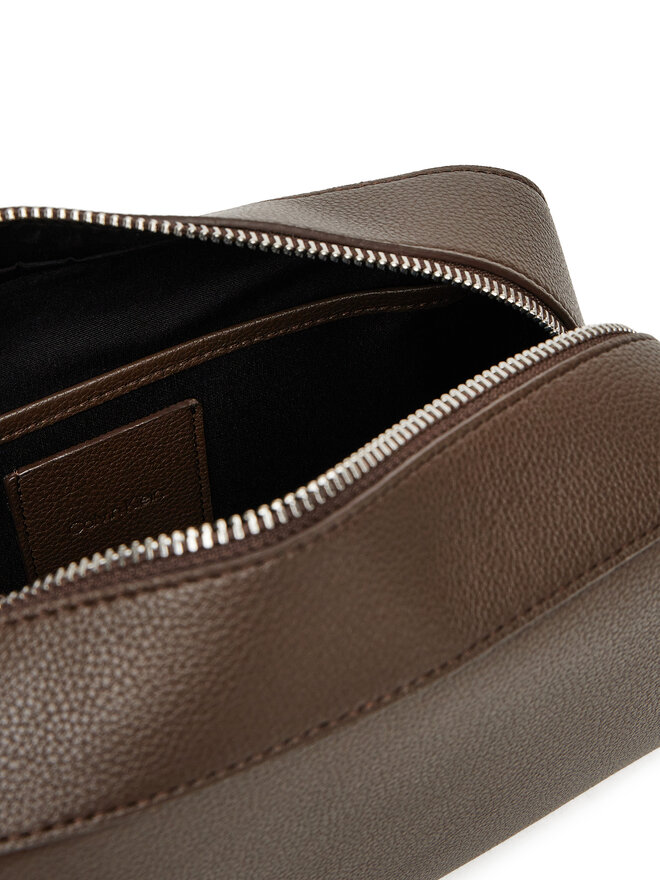 Calvin Klein Косметичка Calvin Klein Micropebble Washbag/Dopp Kit LV04D1036G Коричневий
