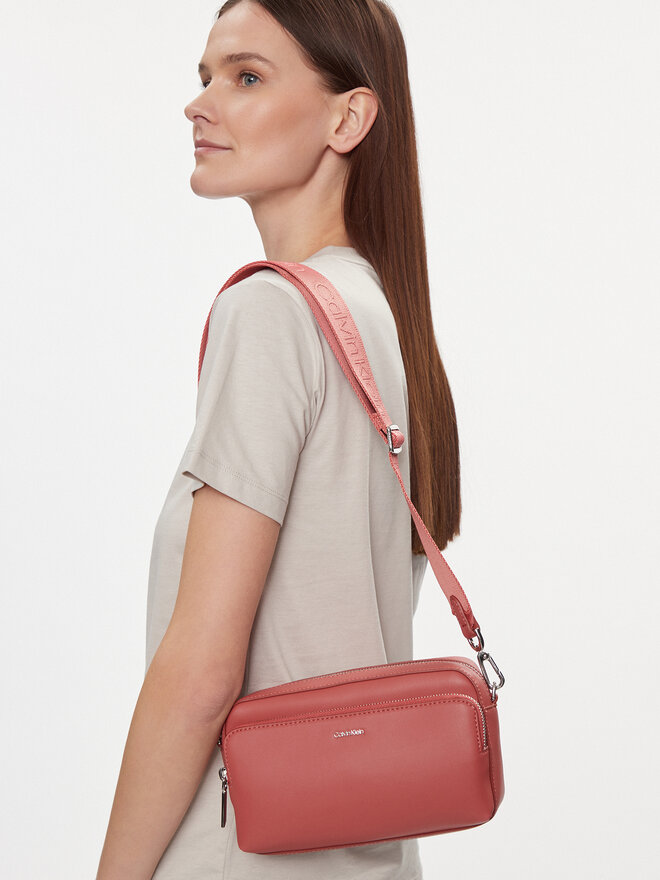 Calvin Klein Bolso Calvin Klein Ck Must Camera Bag K60K611927 Rosa