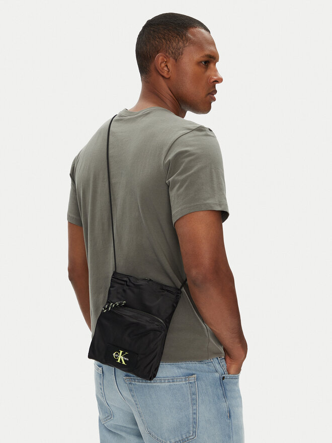 Calvin Klein Плоска сумка Calvin Klein Tech Utility Small Cb LV04G1079G Чорний