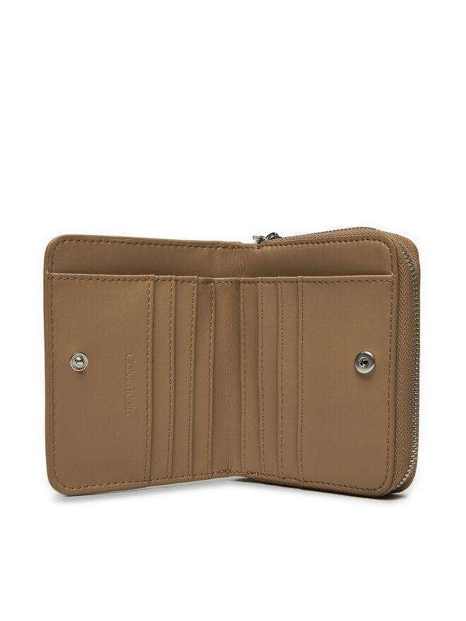 Calvin Klein Pequeña cartera de mujer Calvin Klein Ck Must Medium Zip Around_Mono K60K612825 Marrón