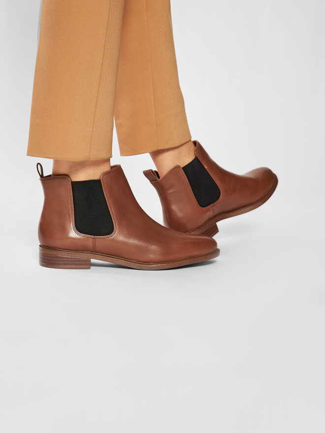 Clarks taylor shine tan top
