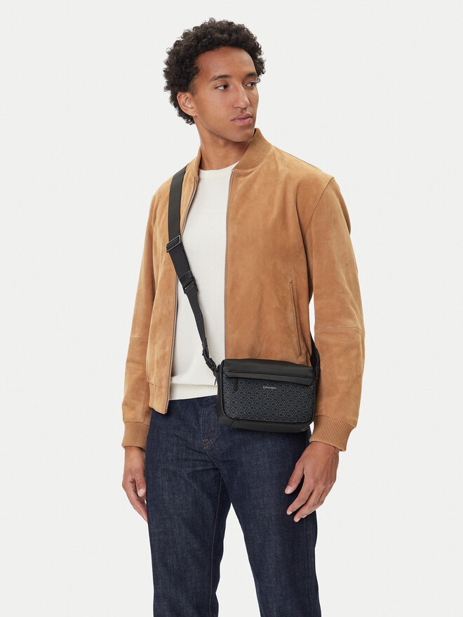 Calvin Klein Плоска сумка Calvin Klein Ck Must Mono Camera Bag LV04D3088G Чорний