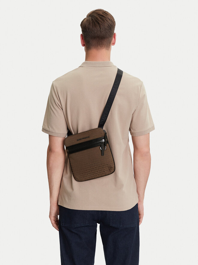 Emporio Armani Плоска сумка Emporio Armani EM001780 AF13823 U6195 Коричневий