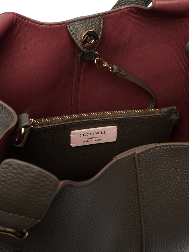 Coccinelle Сумка Coccinelle SHA Coccinelle C-Easy E1 SHA 11 02 01 Хакі