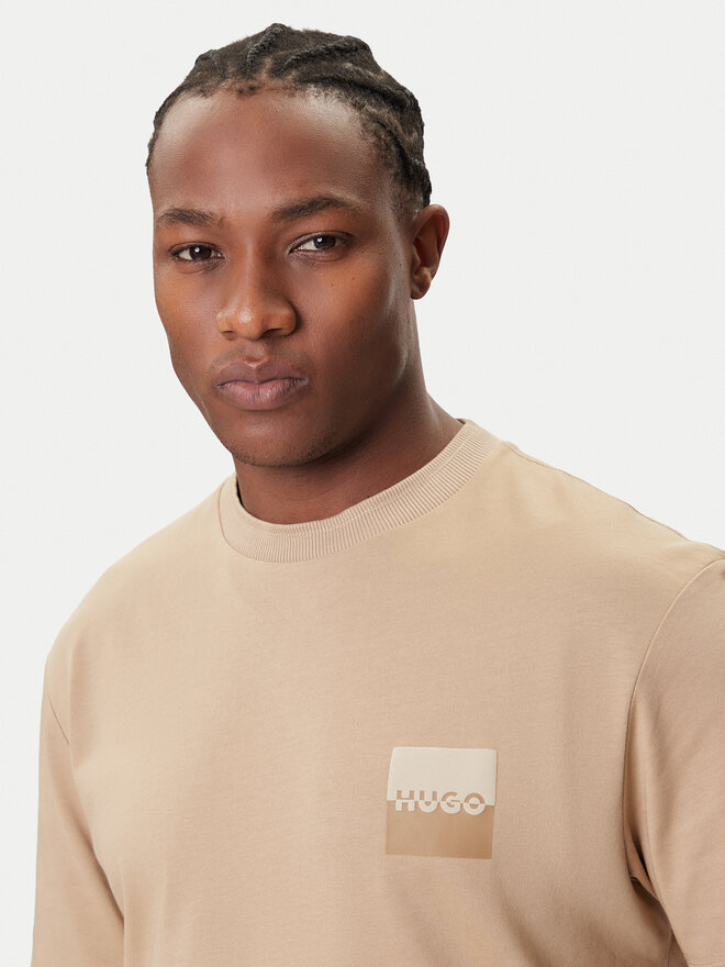HUGO HUGO Camiseta Dusplito 50542816 Beis Relaxed Fit