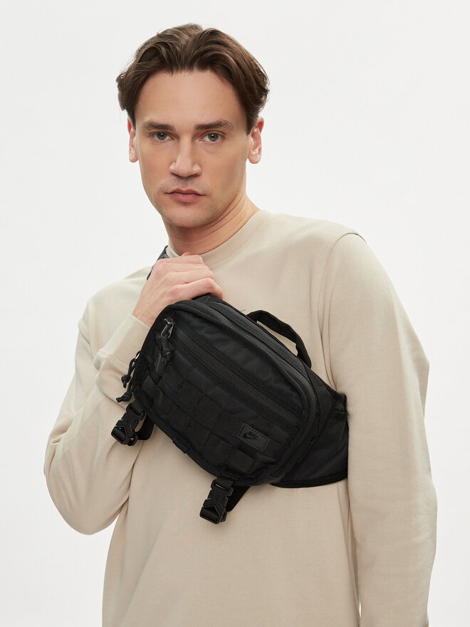 Nike Сумка на пояс﻿ Nike CQ3817-010 Чорний