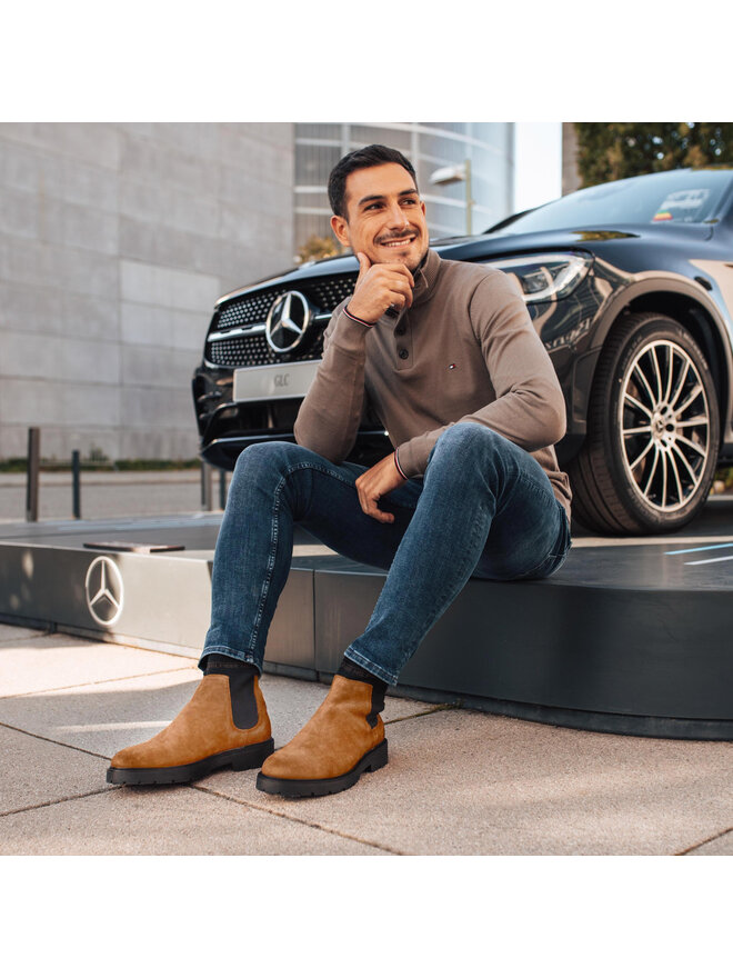 Tommy Hilfiger Členková obuv s elastickým prvkom Tommy Hilfiger Suede Cleated Chelsea Boot FM0FM02532 Hnedá
