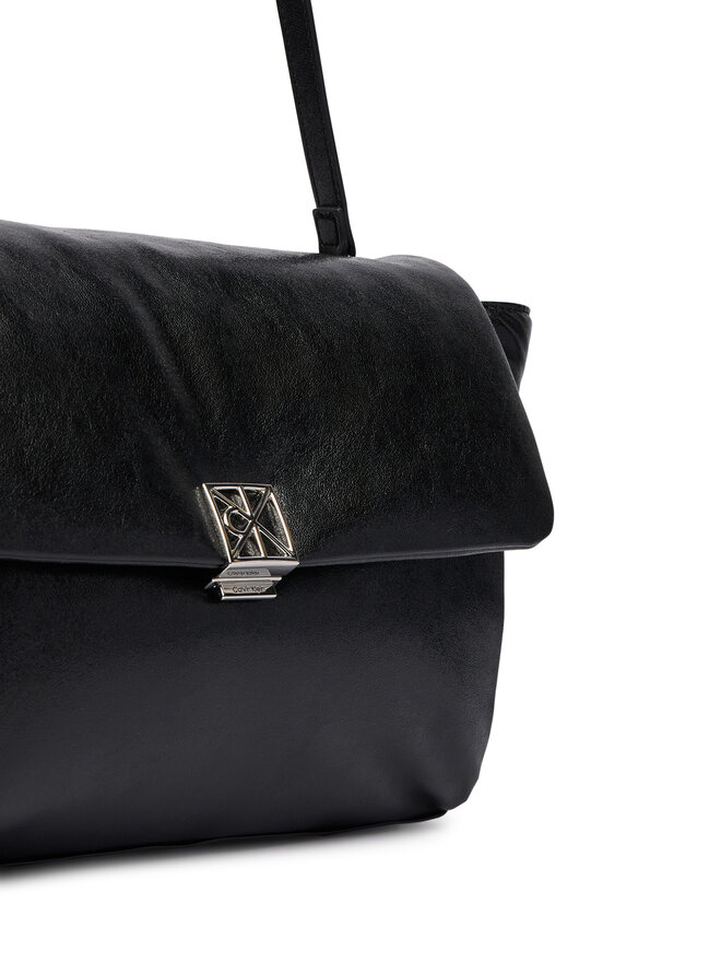 Calvin Klein Handtasche Calvin Klein Emblem Hw Padded Satchel LV04F3615G Schwarz