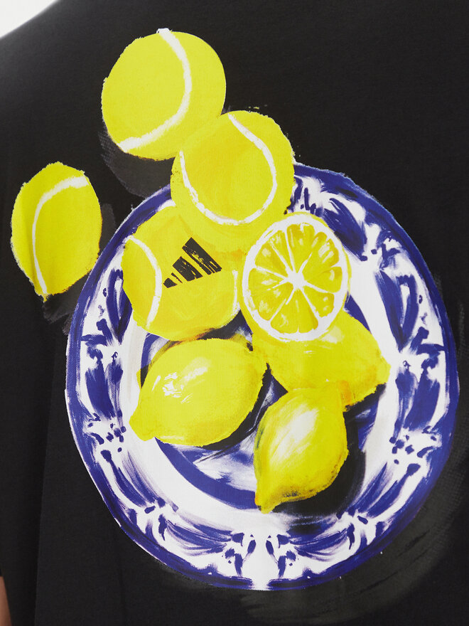 adidas adidas Marškinėliai Lounge Still Life Lemons Graphic JN7367 Juoda Regular Fit