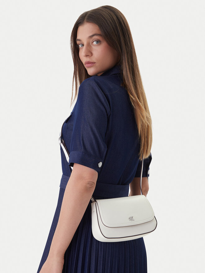 Calvin Klein Handtasche Calvin Klein Ck Flap Camera Bag LV04F3421G Weiß