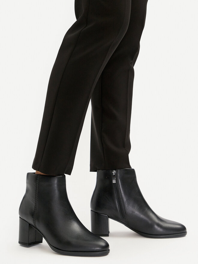 Clarks Stivaletti Clarks Freva55 Zip 261747974 Nero